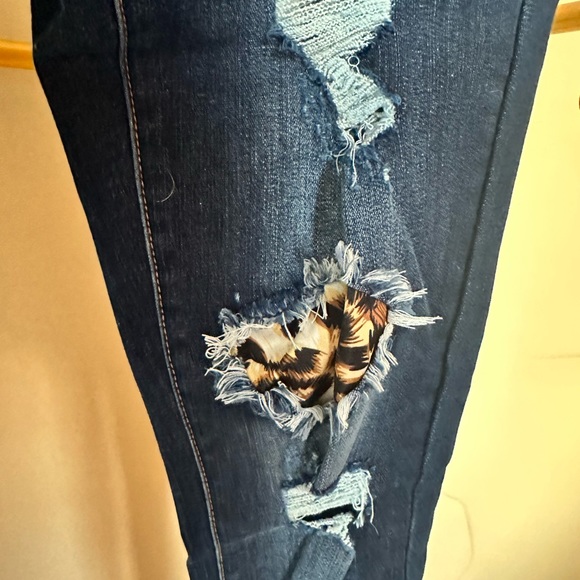 KanCan size 5/26 stretchy cute jeans with leopard print accents. - Picture 4 of 6
